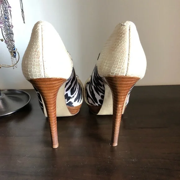 Authentic Guess pumps - Picture 3 of 5